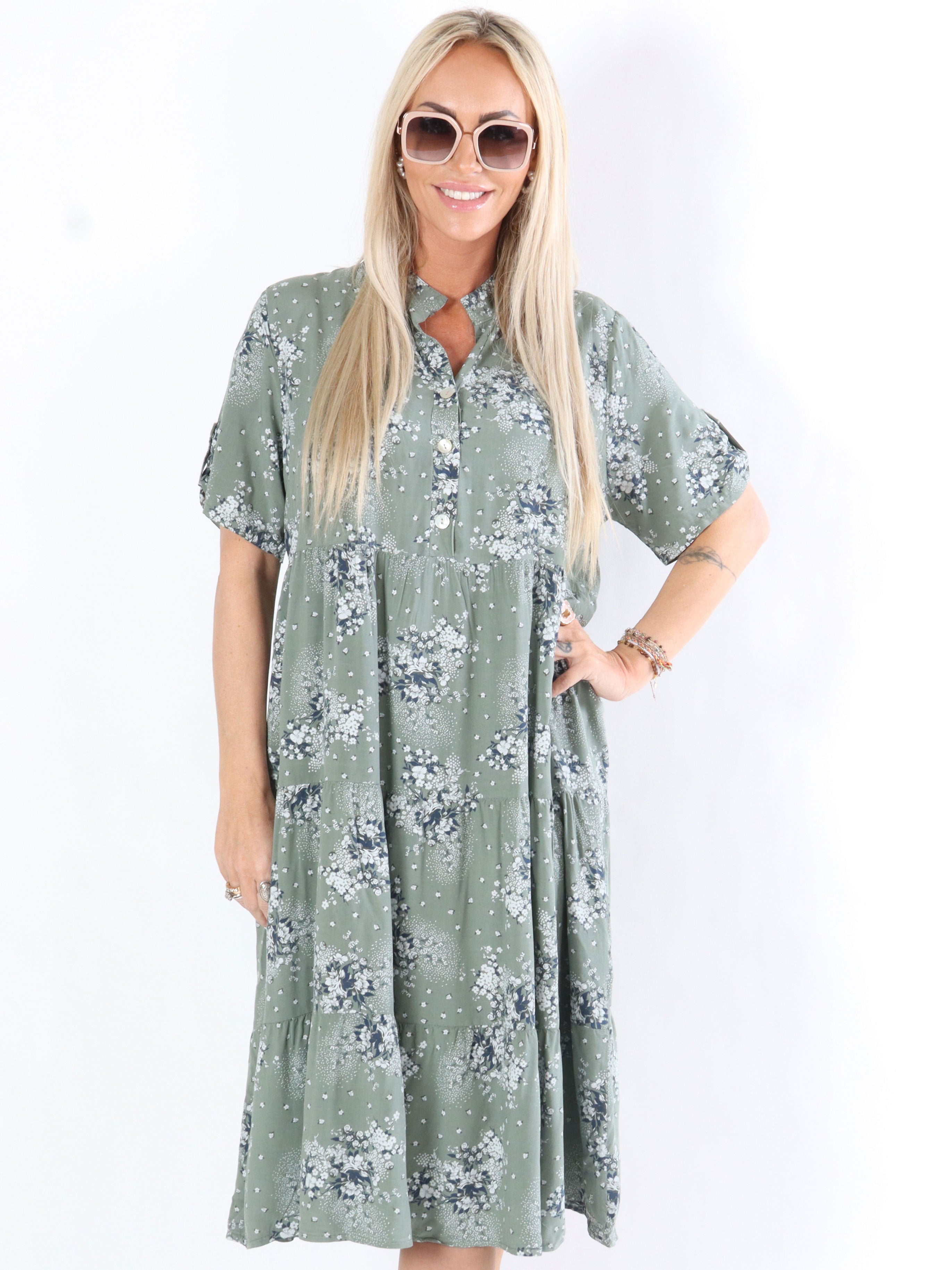 Kendra - Kjole med blomsterprint og korte ærmer